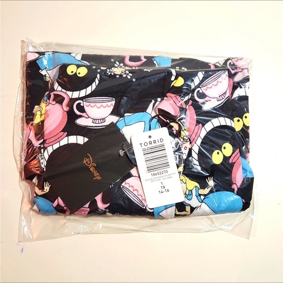 COPY - NWT DISNEY ALICE AND WONDERLAND TANK TOP - Picture 6 of 7